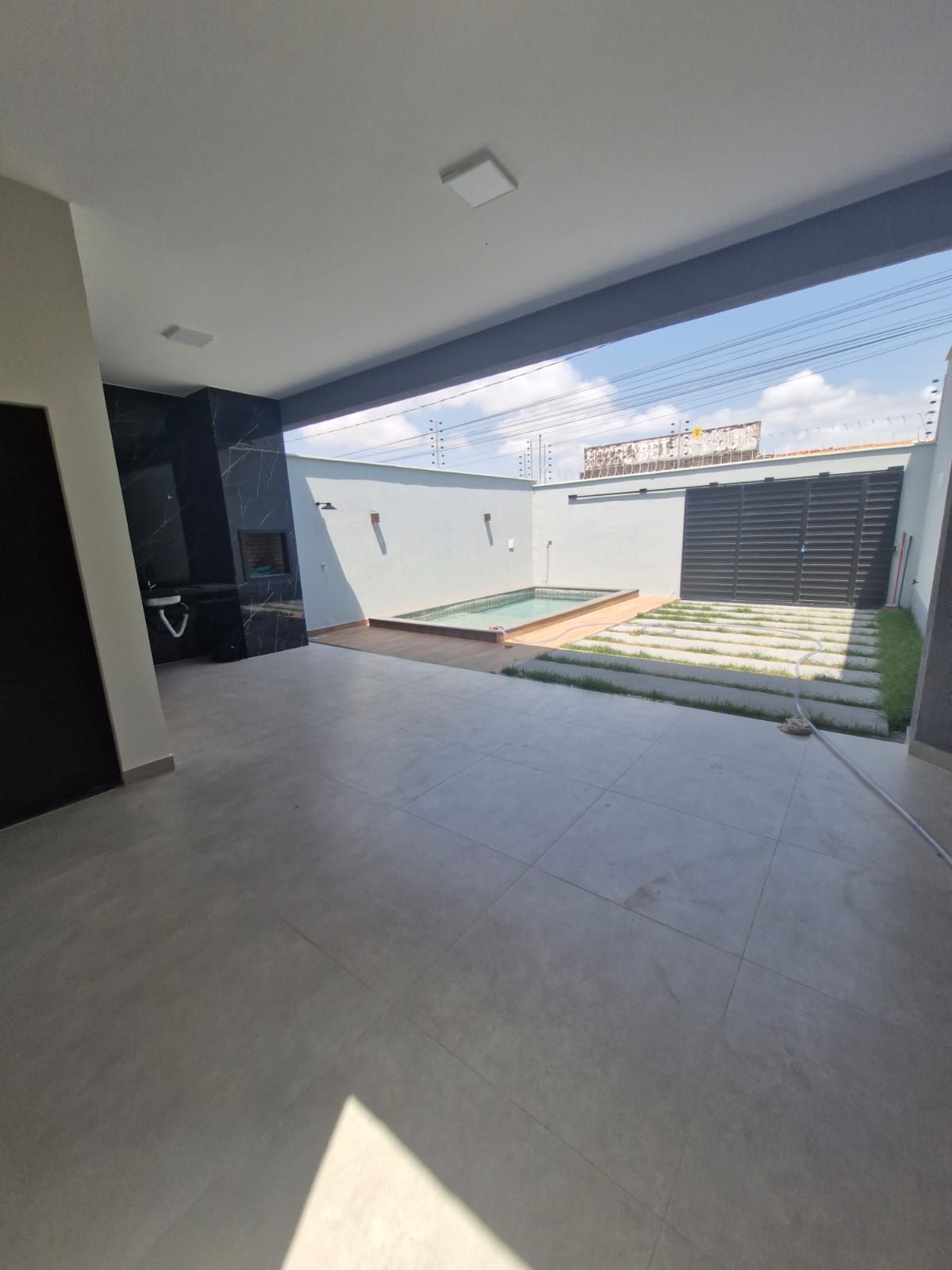 Casa à venda com 3 quartos, 142m² - Foto 1