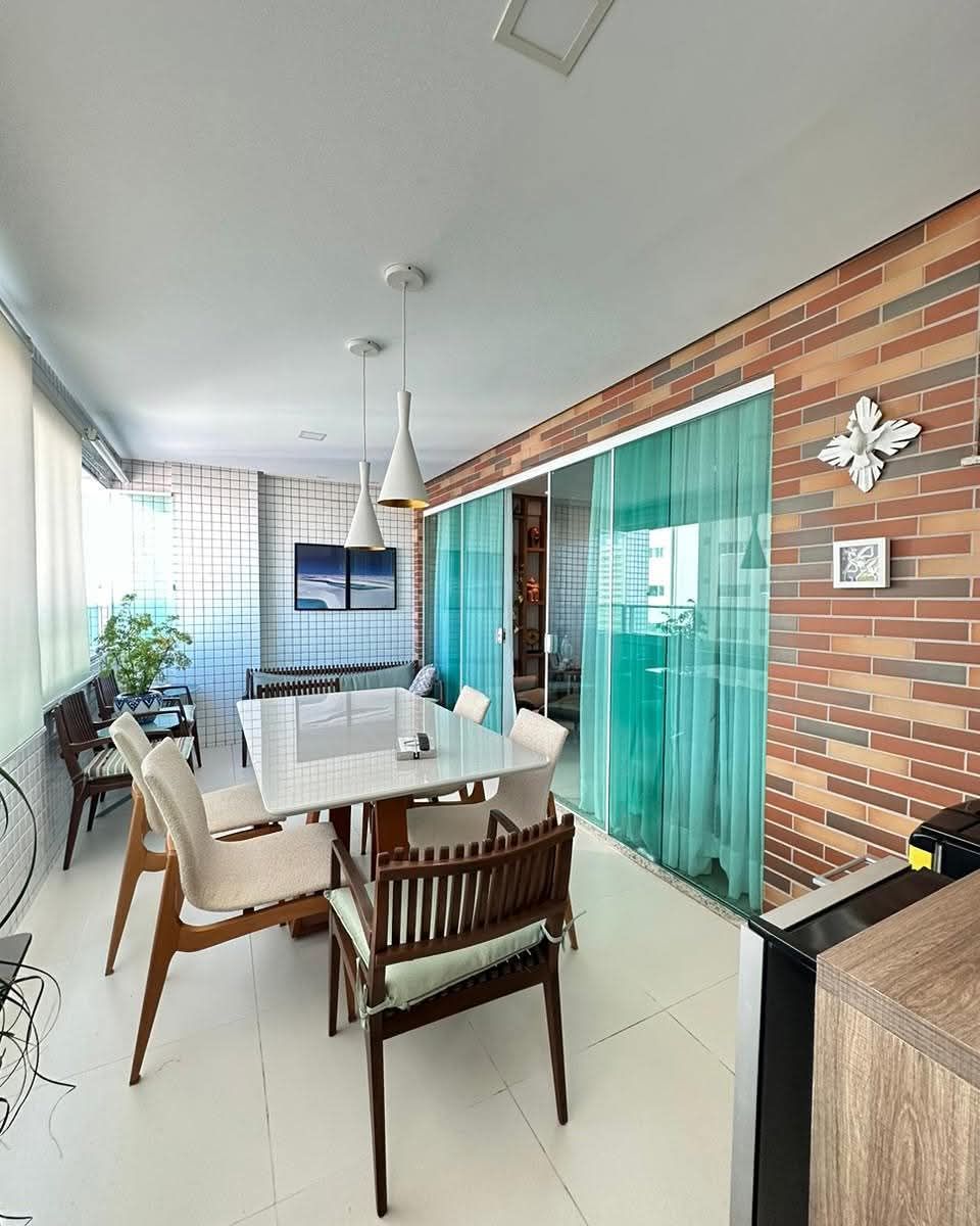 Apartamento à venda com 4 quartos, 217m² - Foto 1