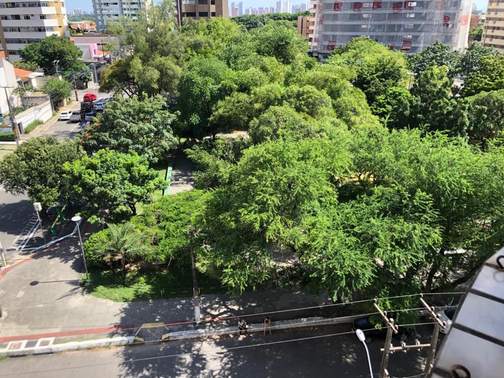 Apartamento à venda com 3 quartos, 140m² - Foto 2