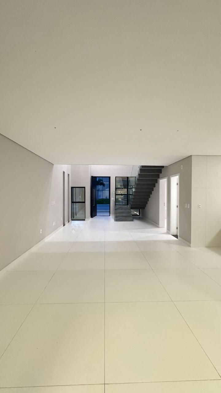 Casa de Condomínio de 4 quartos, 240m² no bairro Cidade Alpha, em Eusébio | Eu Corretor