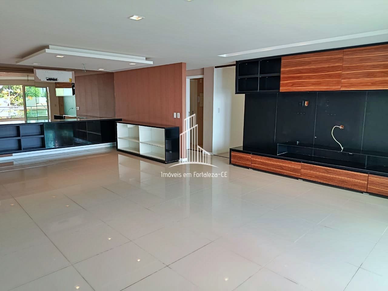 Apartamento de 3 quartos, 210m² no bairro Guararapes, em Fortaleza | Eu Corretor