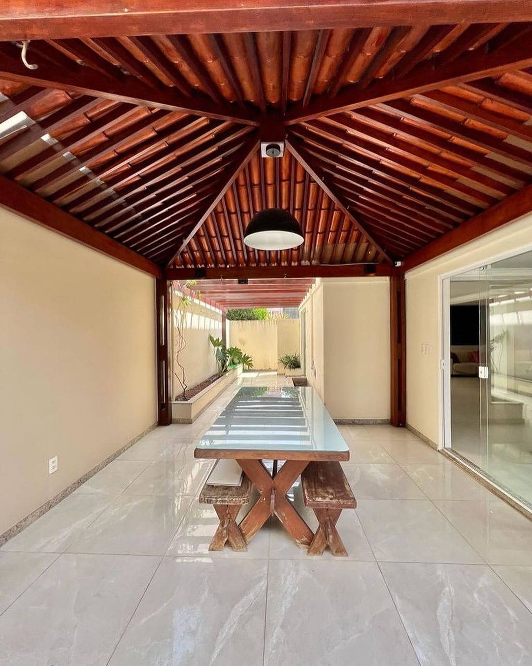 Casa de Condomínio à venda com 4 quartos, 210m² - Foto 1