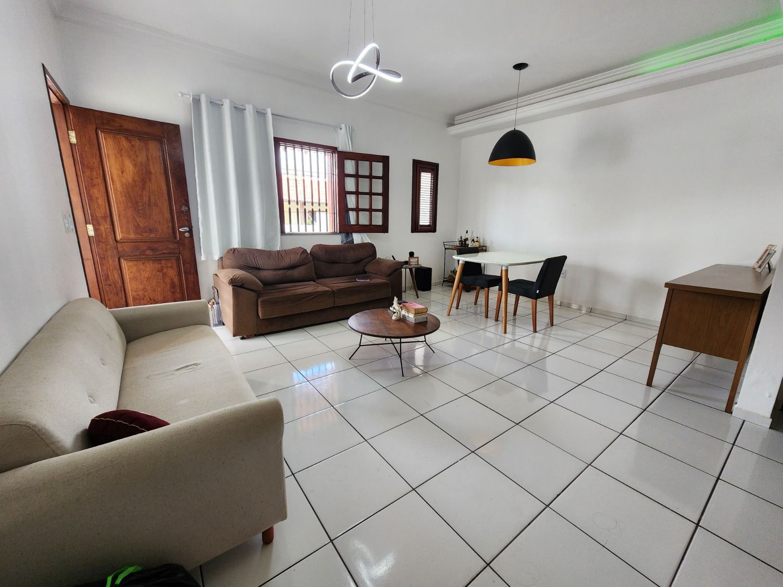 Casa de Condomínio para alugar com 4 quartos, 190m² - Foto 1