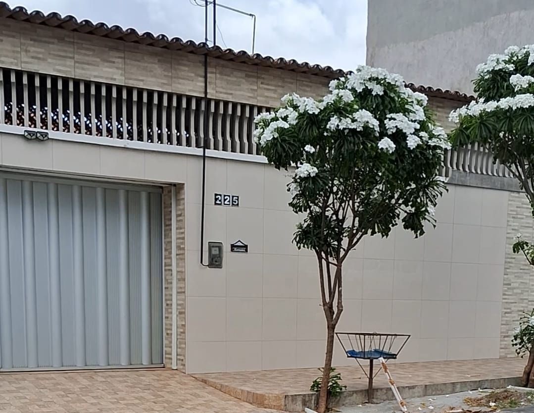 Casa, 3 quartos, 228 m² - Foto 1