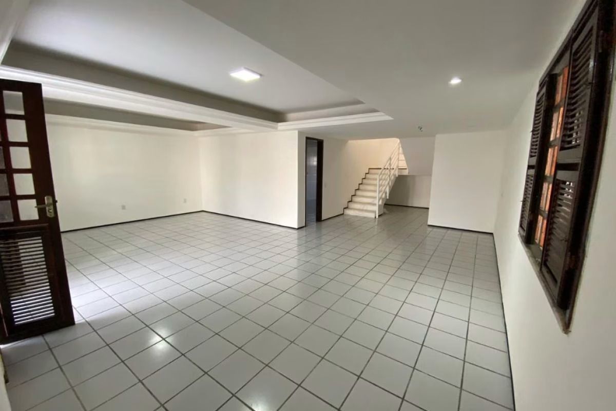 Casa à venda com 4 quartos, 240m² - Foto 4