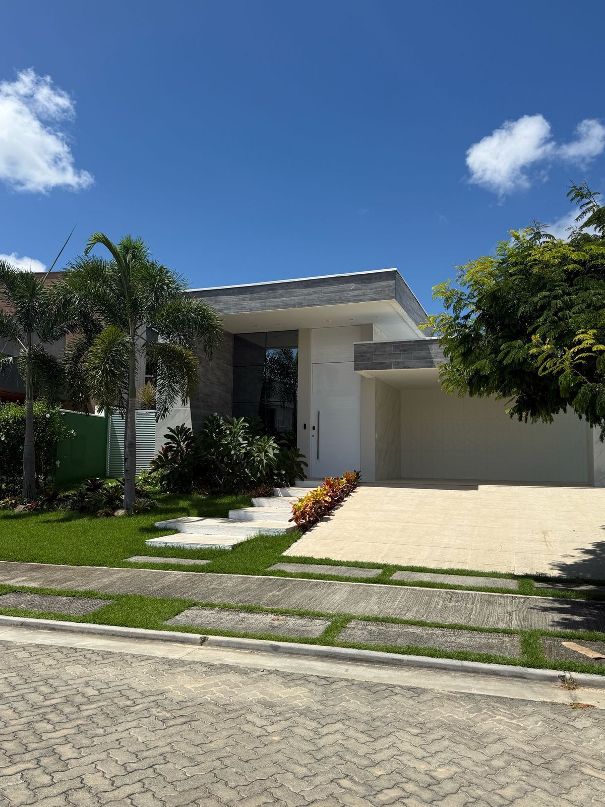 Casa de Condomínio de 3 quartos, 240m² no bairro Cidade Alpha, em Eusébio | Eu Corretor