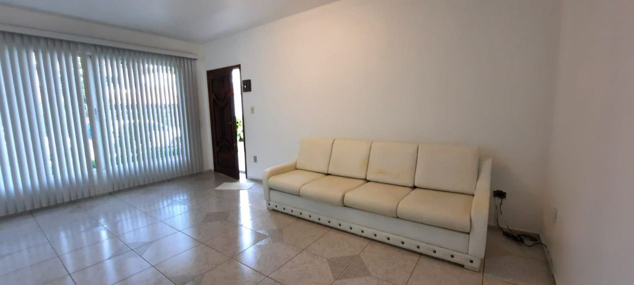 Casa à venda com 4 quartos, 260m² - Foto 2