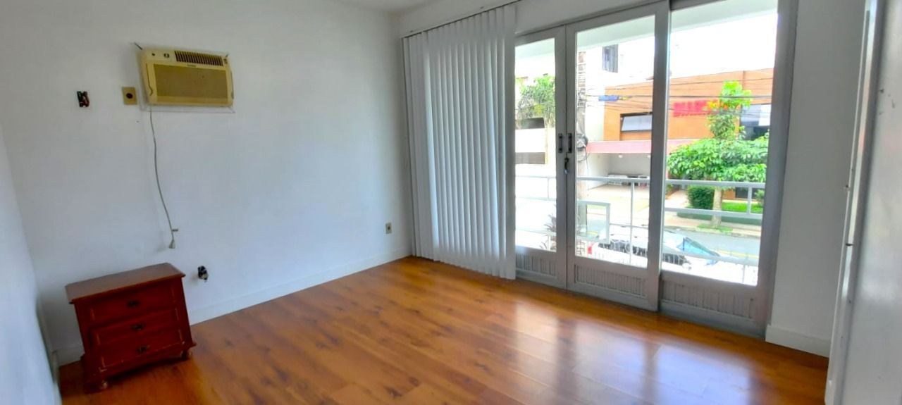 Casa à venda com 4 quartos, 260m² - Foto 14