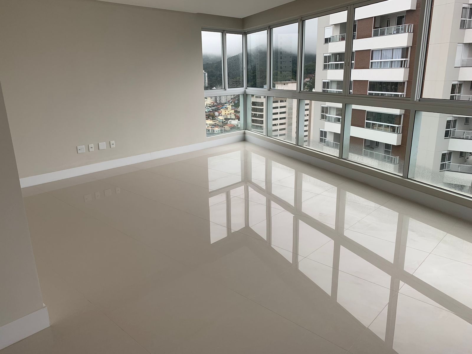 Apartamento à venda com 4 quartos, 165m² - Foto 3