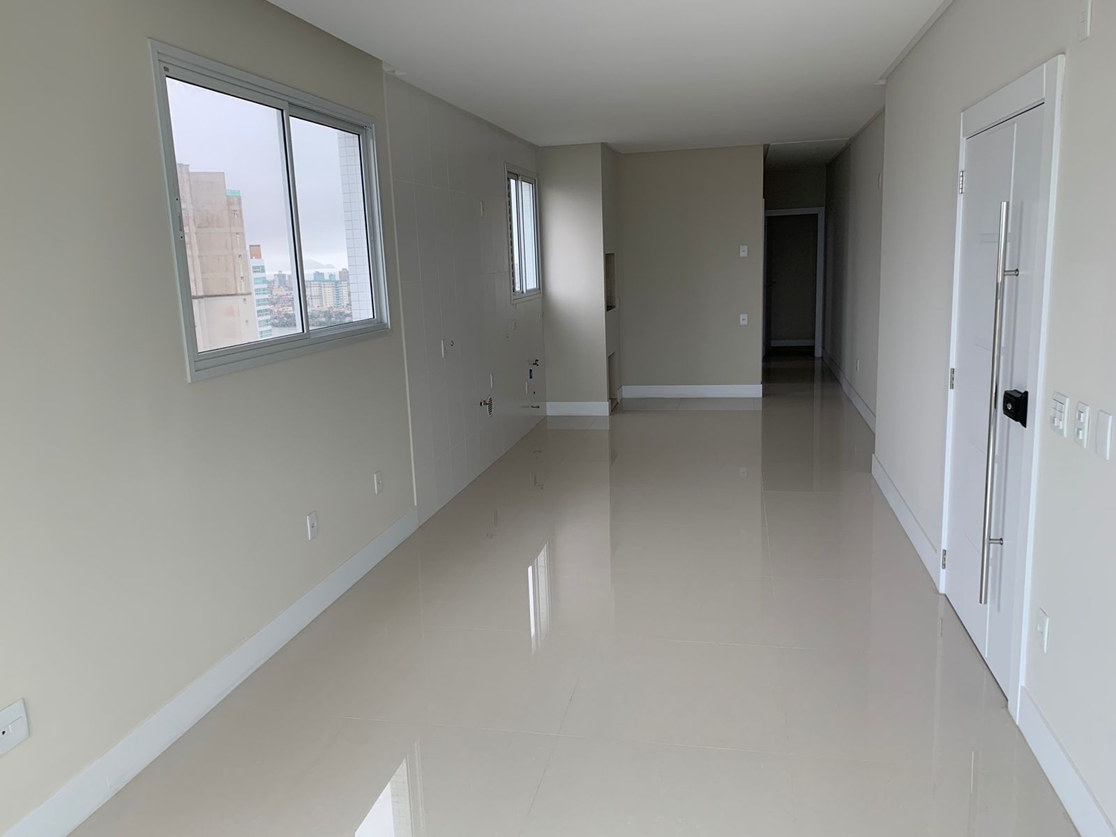 Apartamento à venda com 4 quartos, 165m² - Foto 4