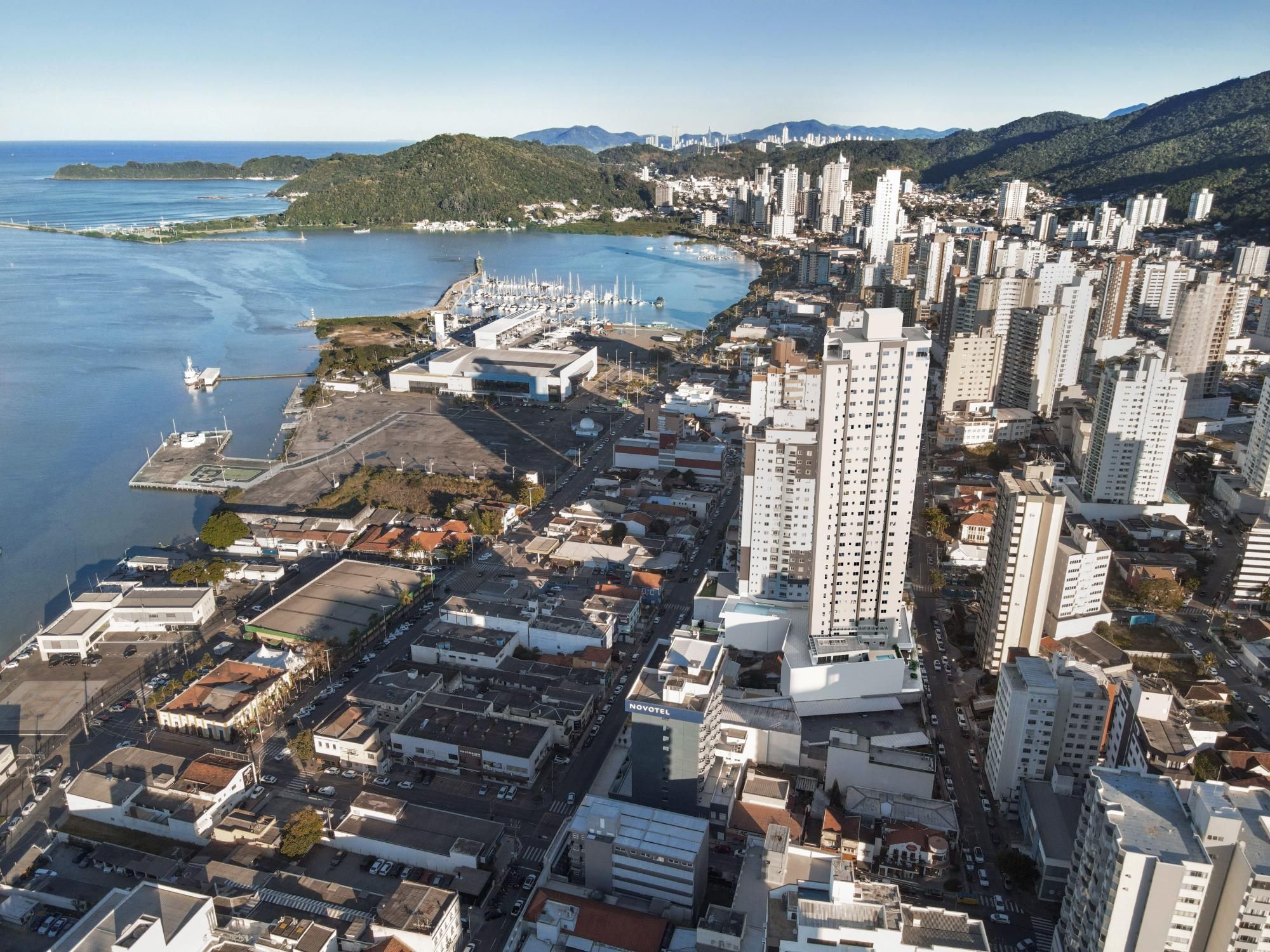 Apartamento, 3 quartos, 162 m² - Foto 1