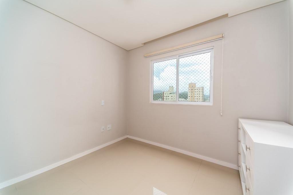 Apartamento à venda com 3 quartos, 121m² - Foto 19