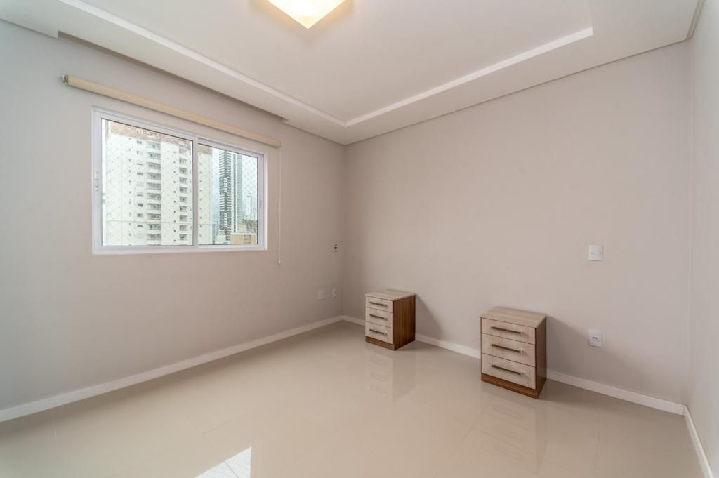 Apartamento à venda com 3 quartos, 121m² - Foto 15