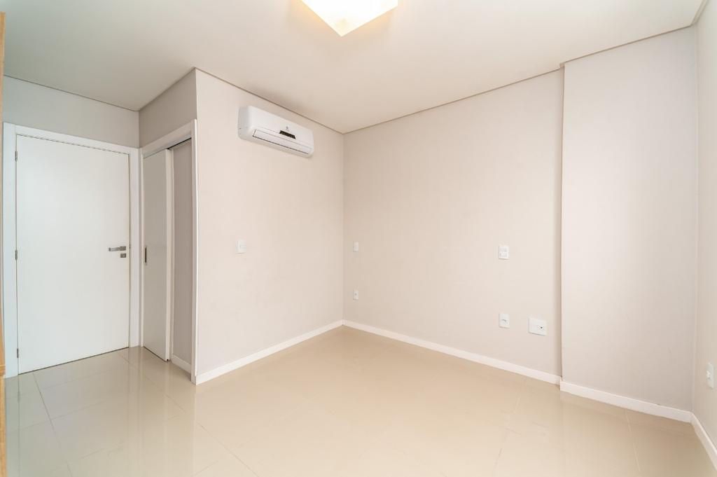 Apartamento à venda com 3 quartos, 121m² - Foto 26