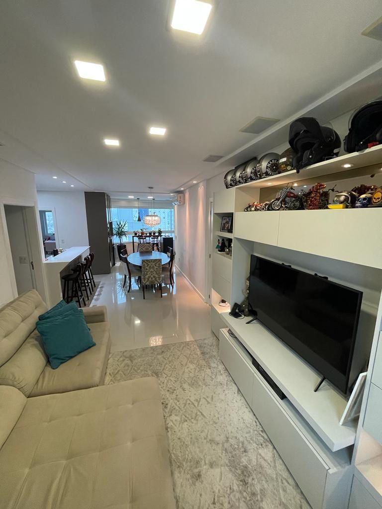 Apartamento à venda com 3 quartos, 121m² - Foto 3