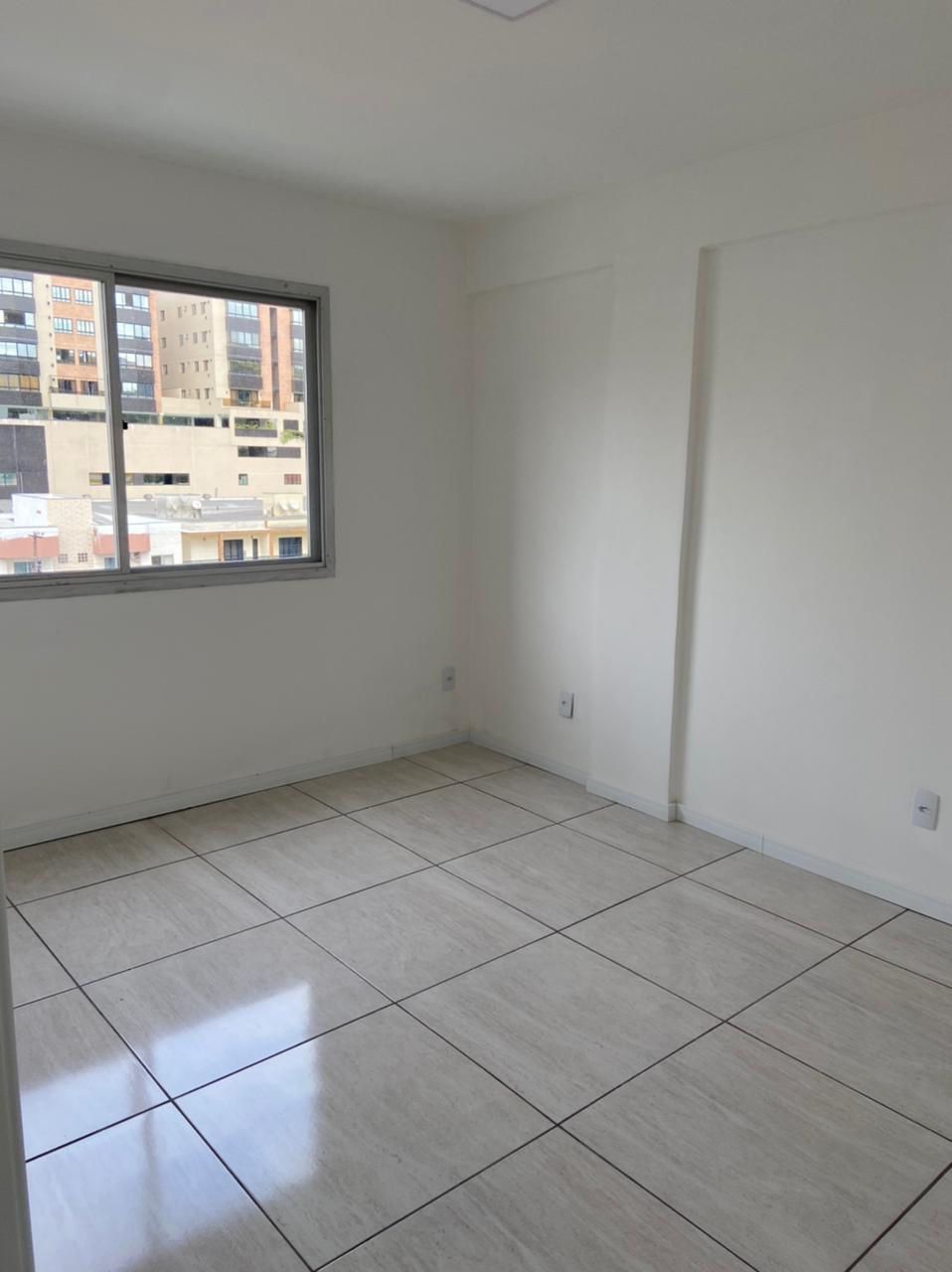 Apartamento à venda com 2 quartos, 59m² - Foto 2