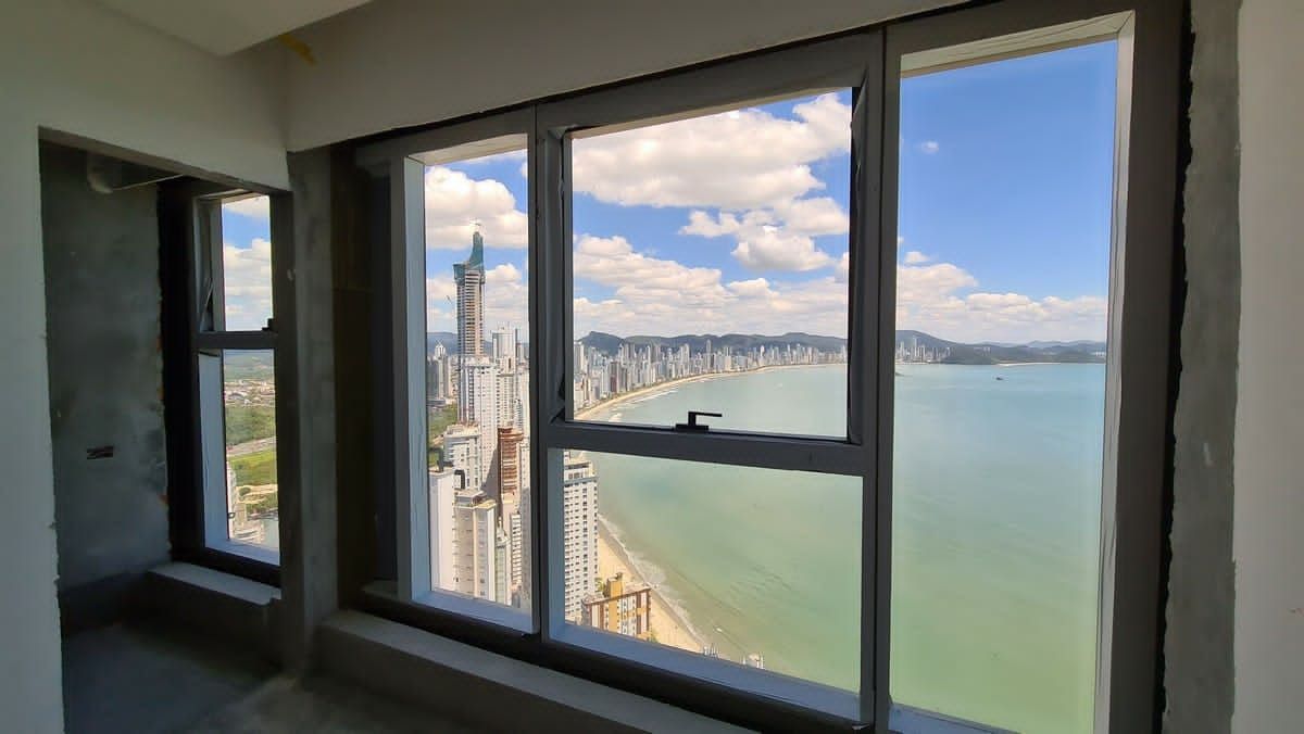 Apartamento à venda com 4 quartos, 257m² - Foto 9