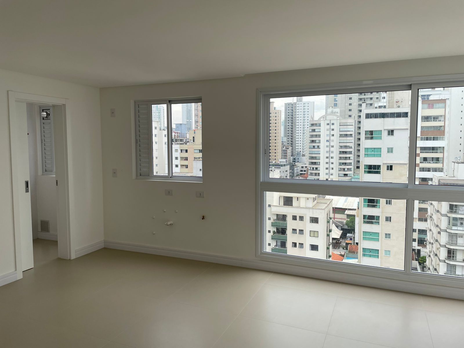 Apartamento à venda com 3 quartos, 98m² - Foto 4