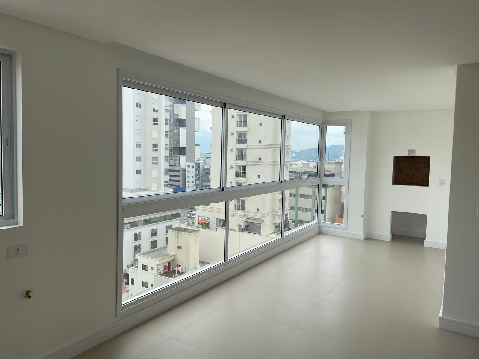 Apartamento à venda com 3 quartos, 98m² - Foto 3