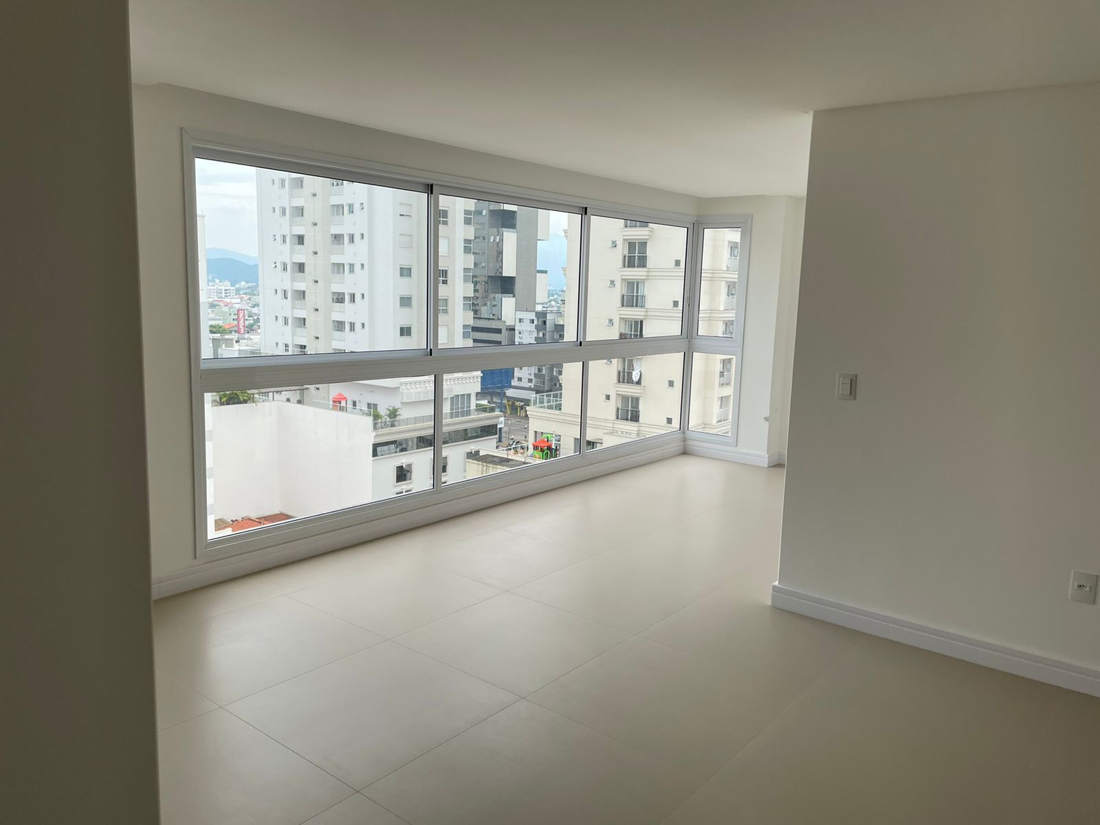 Apartamento à venda com 3 quartos, 98m² - Foto 1