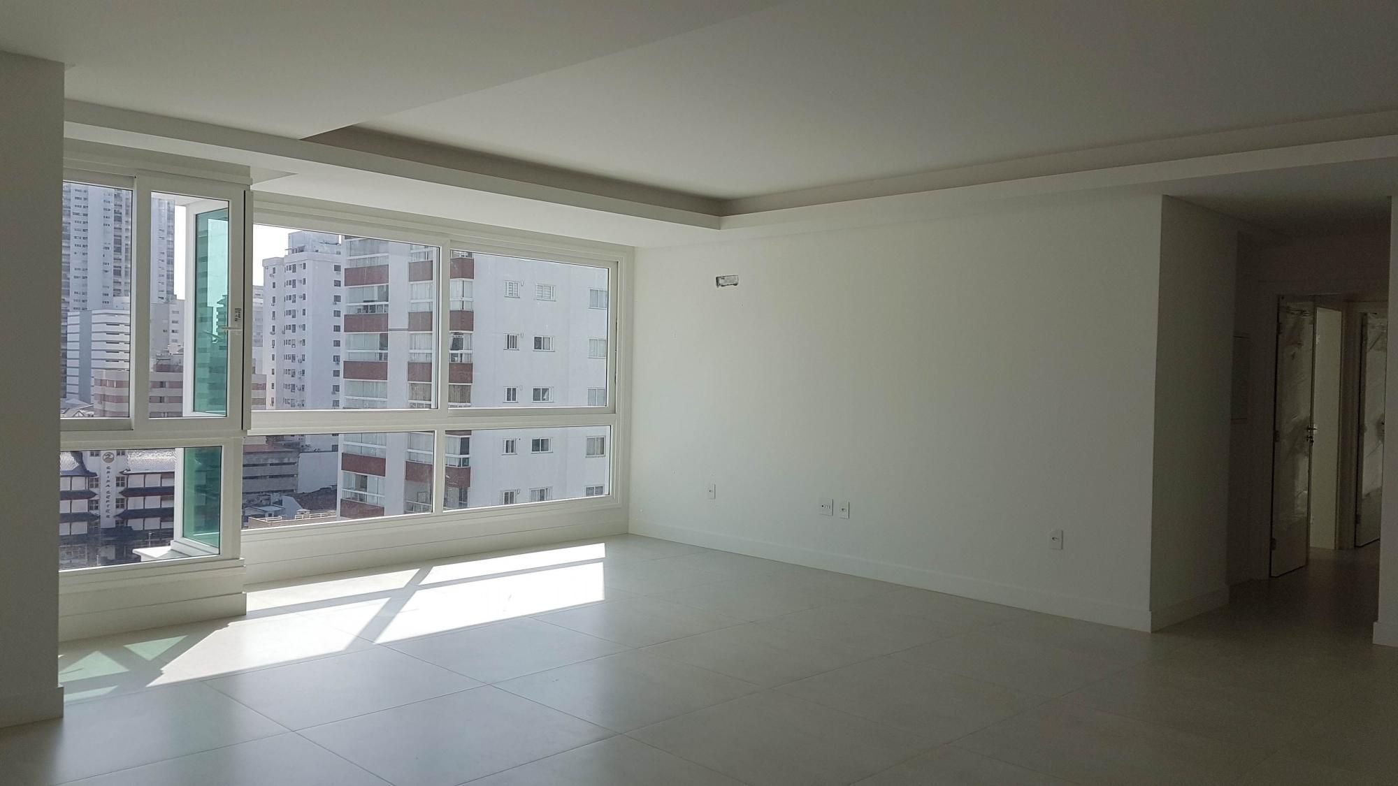 Apartamento à venda com 3 quartos, 137m² - Foto 4