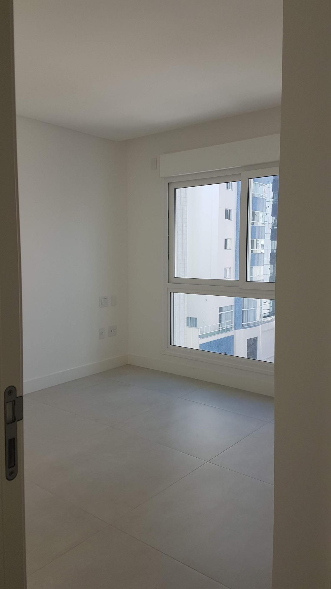 Apartamento à venda com 3 quartos, 137m² - Foto 5