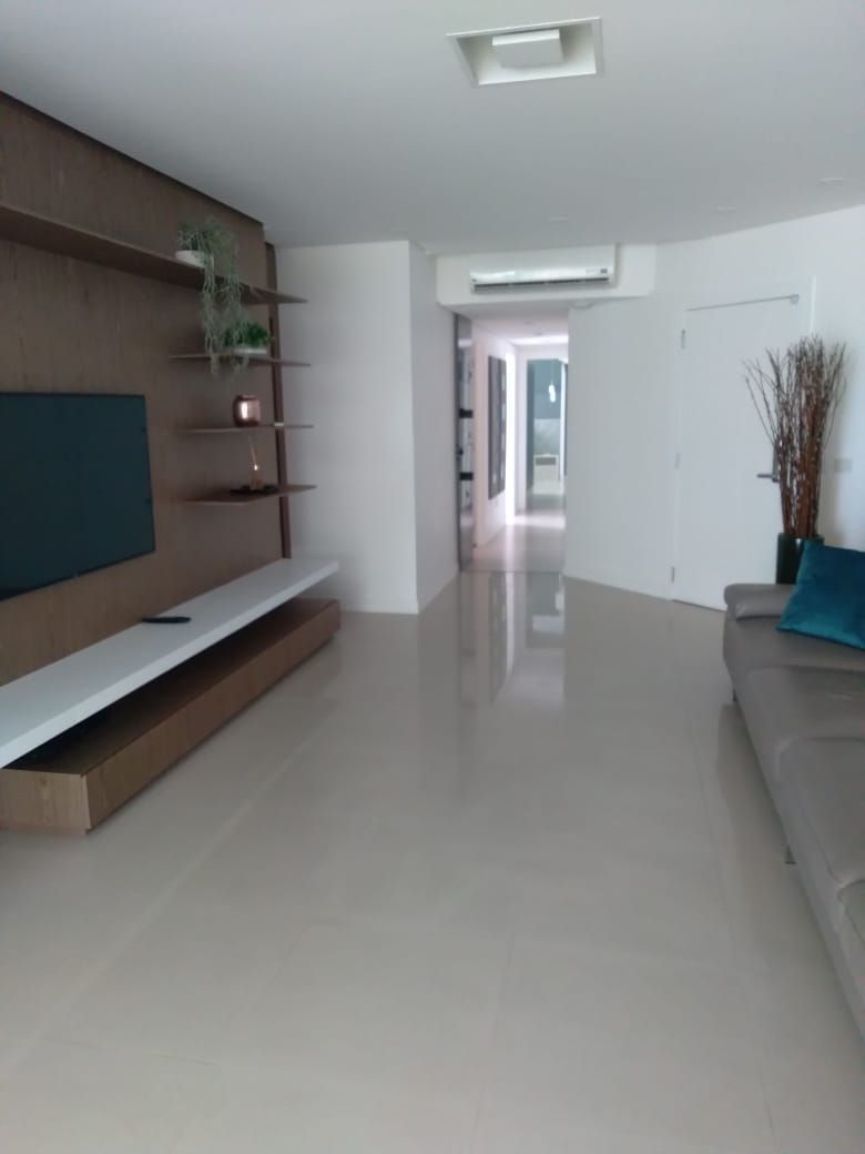 Apartamento à venda com 3 quartos, 142m² - Foto 2