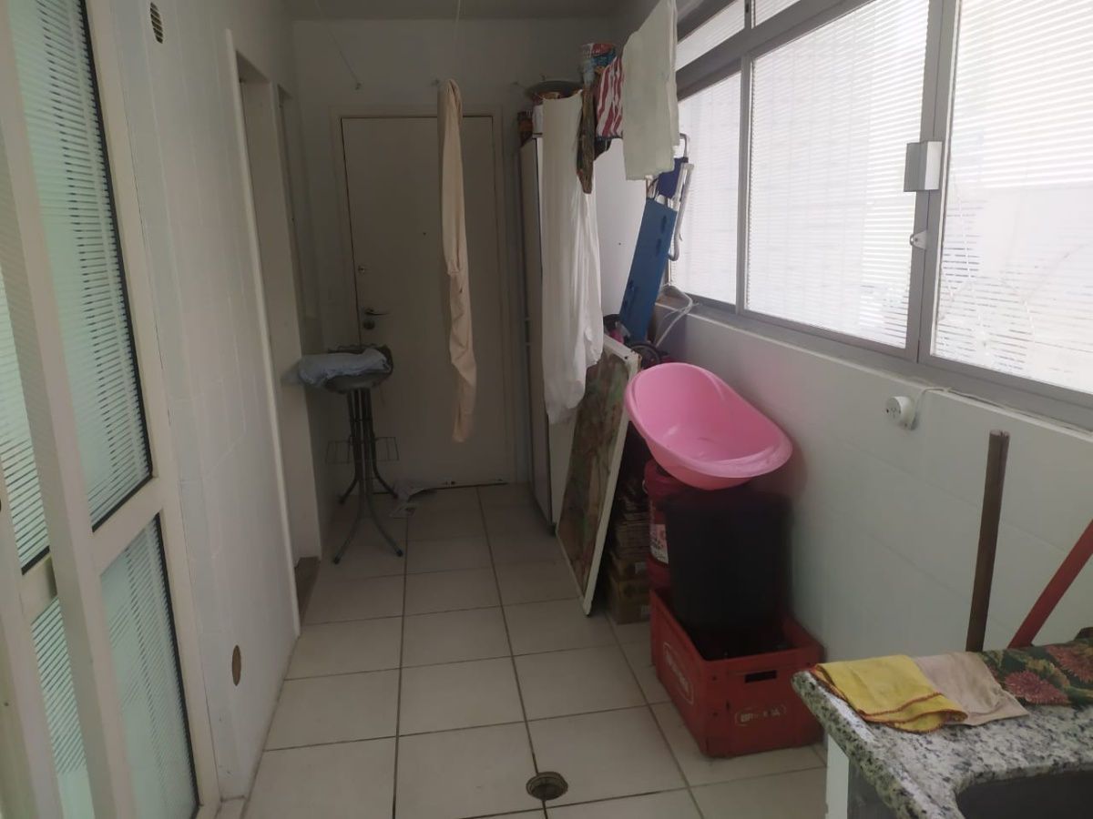 Apartamento à venda com 3 quartos, 184m² - Foto 11