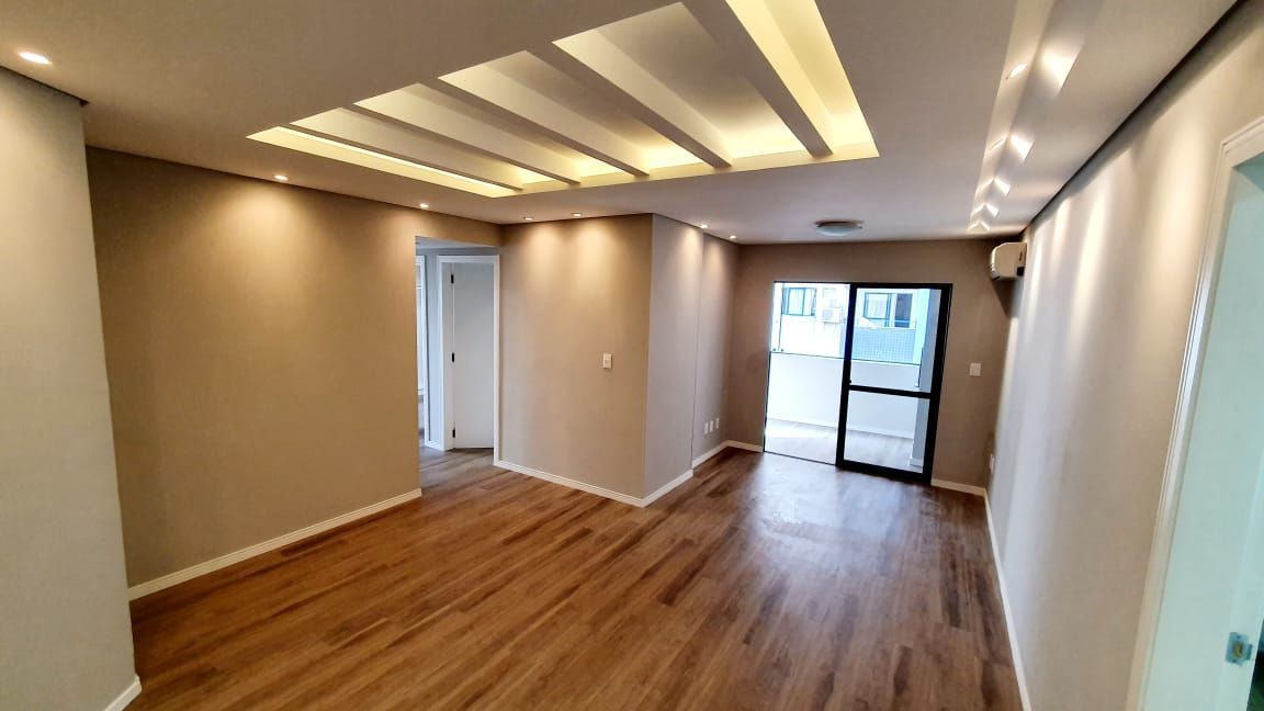 Apartamento à venda com 3 quartos, 121m² - Foto 7