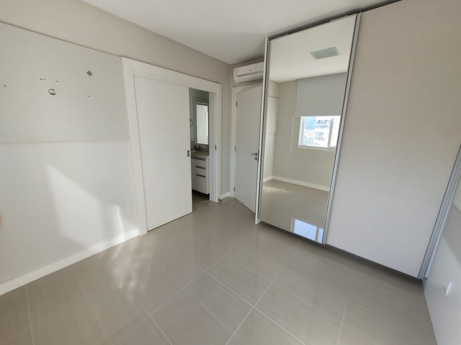 Apartamento à venda com 4 quartos, 137m² - Foto 4