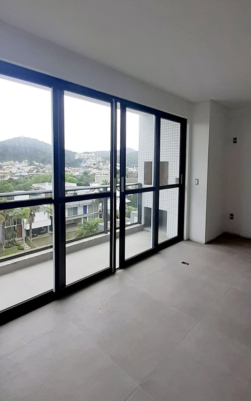 Apartamento à venda com 3 quartos, 115m² - Foto 3