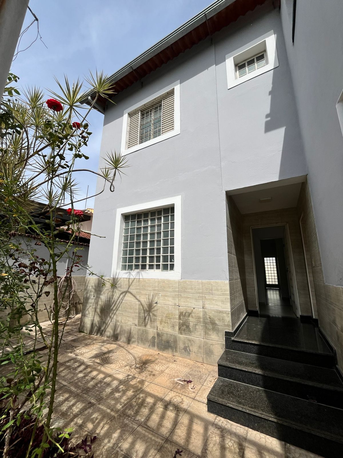 Foto 2 — Casa duplex recém-reformada á venda no Centro de Pedro Leopoldo