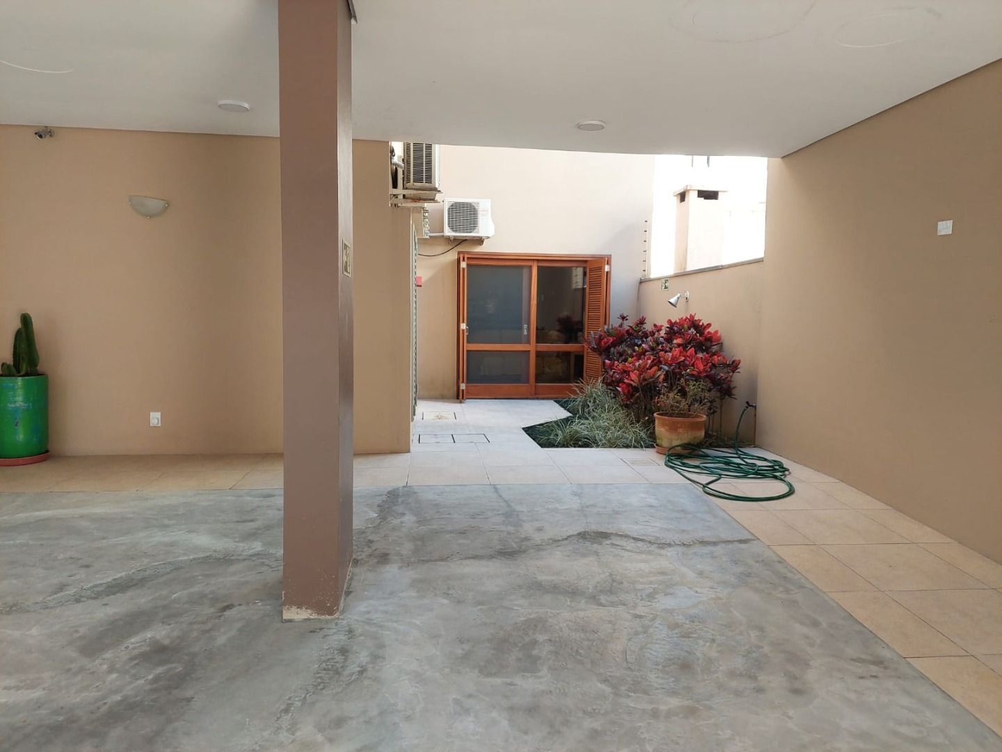 Apartamento à venda com 2 quartos, 69m² - Foto 30