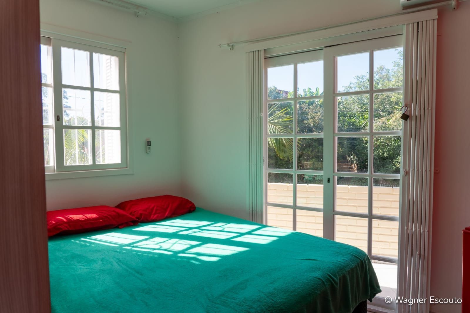 Casa à venda com 3 quartos, 197m² - Foto 2