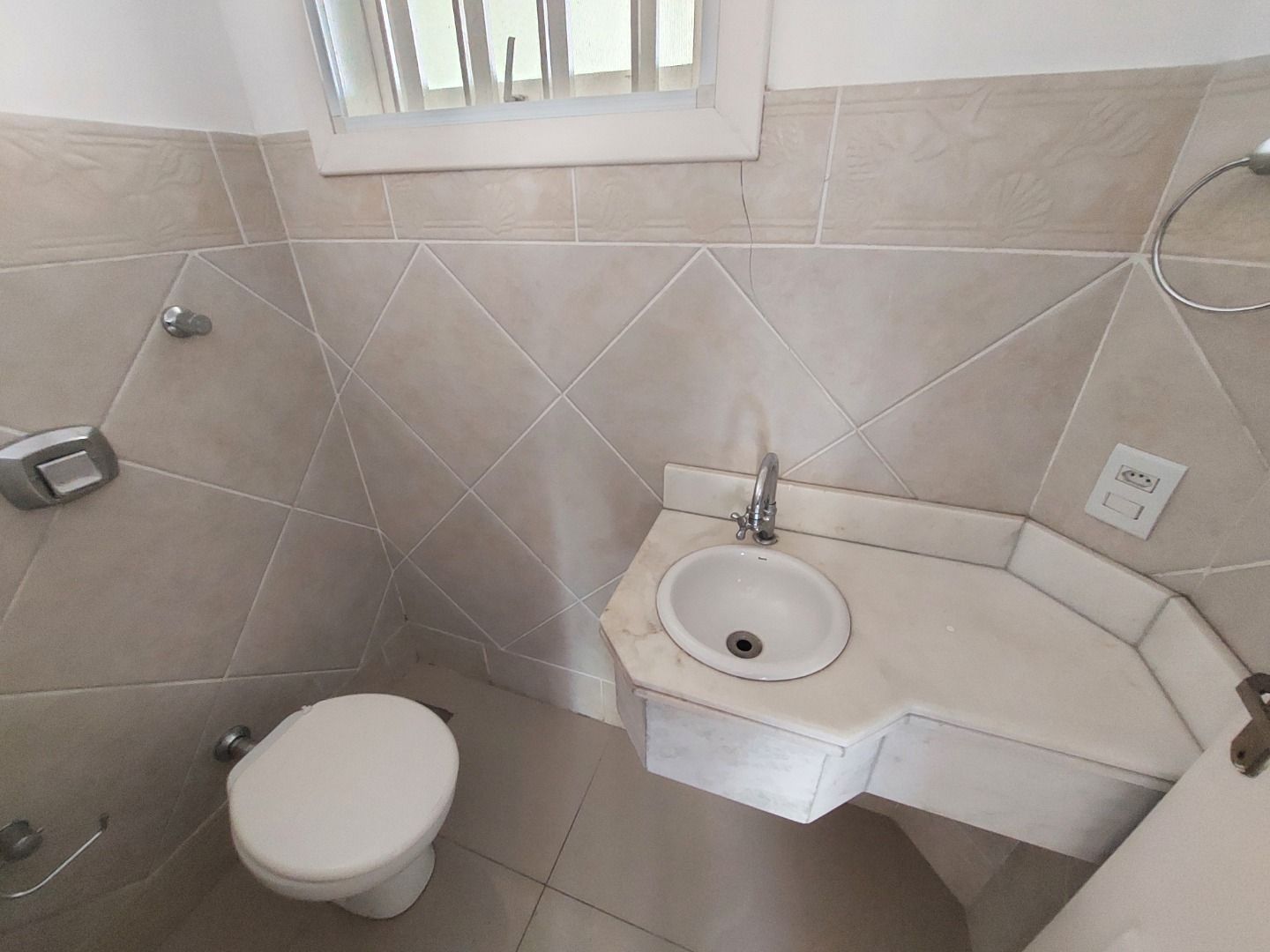 Casa para alugar com 3 quartos, 210m² - Foto 6