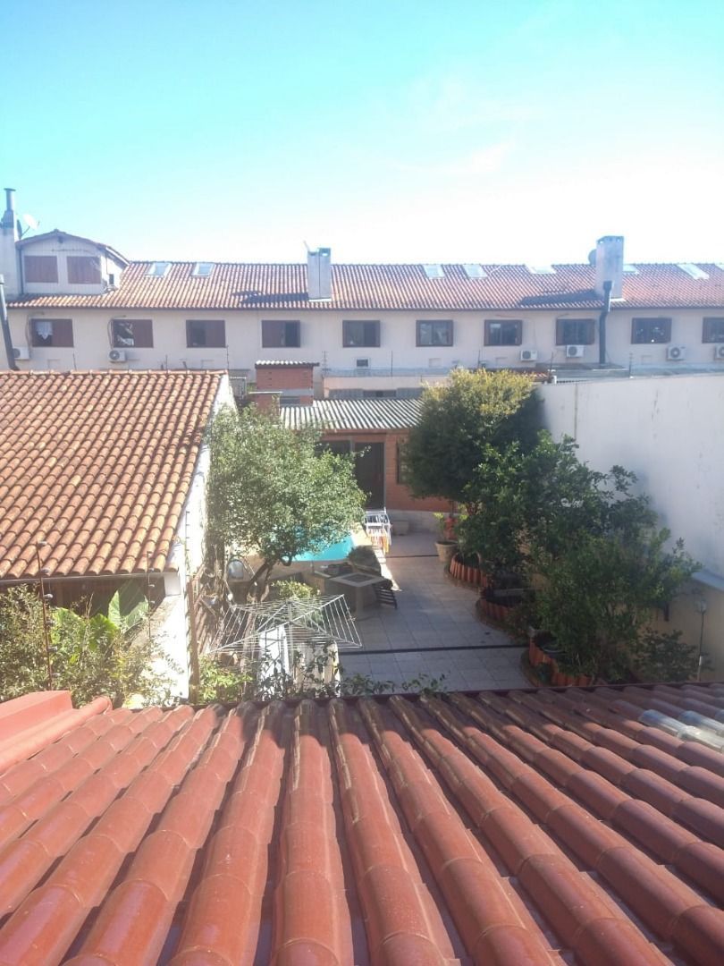 Casa à venda com 4 quartos, 245m² - Foto 2