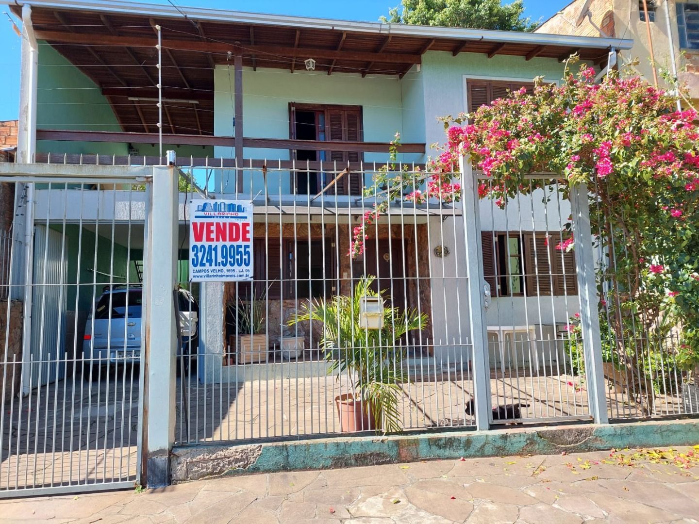 Casa à venda com 6 quartos, 247m² - Foto 1