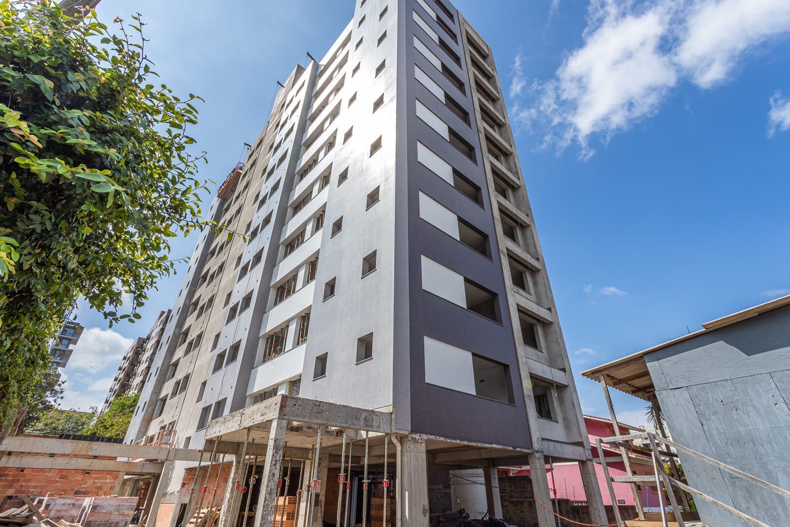 Apartamento à venda com 3 quartos, 143m² - Foto 2