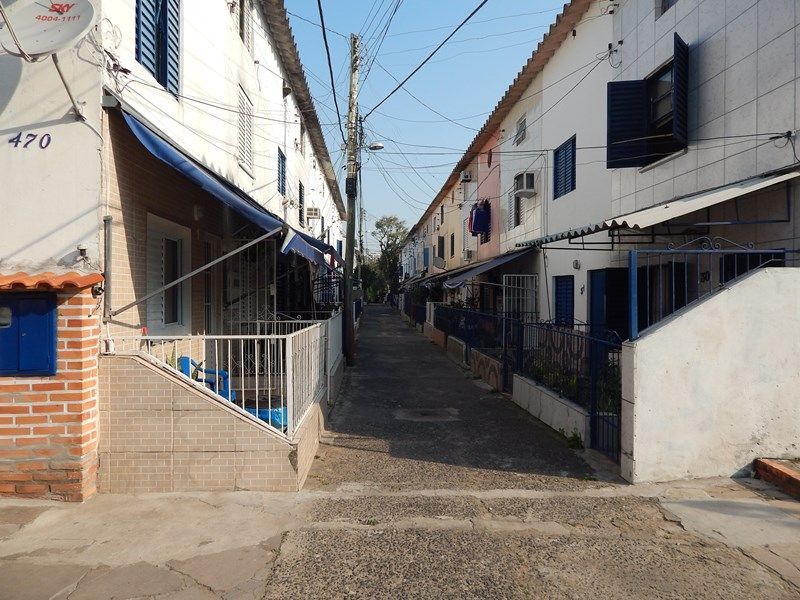 Casa à venda com 2 quartos, 70m² - Foto 1