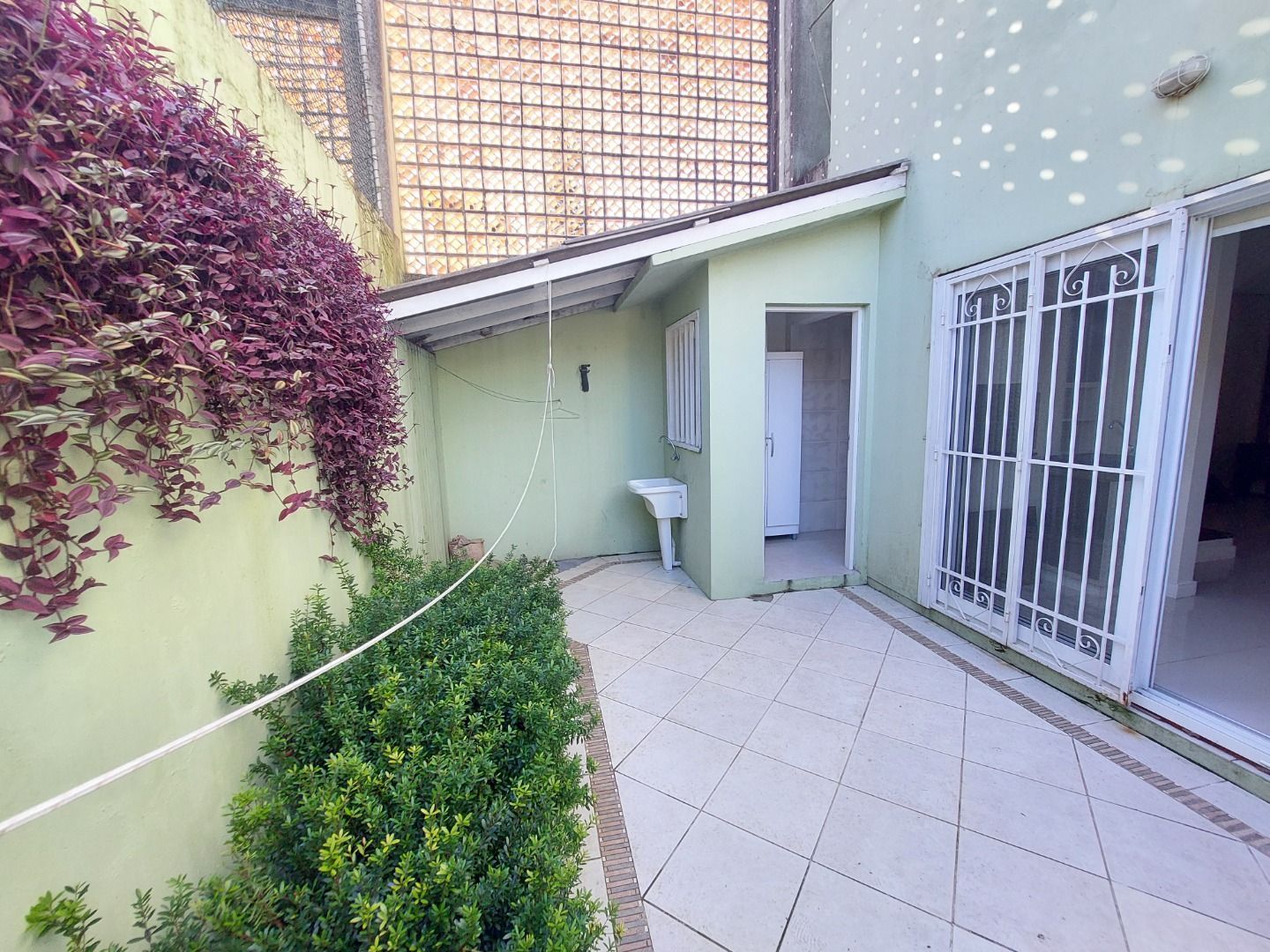 Casa para alugar com 3 quartos, 210m² - Foto 14