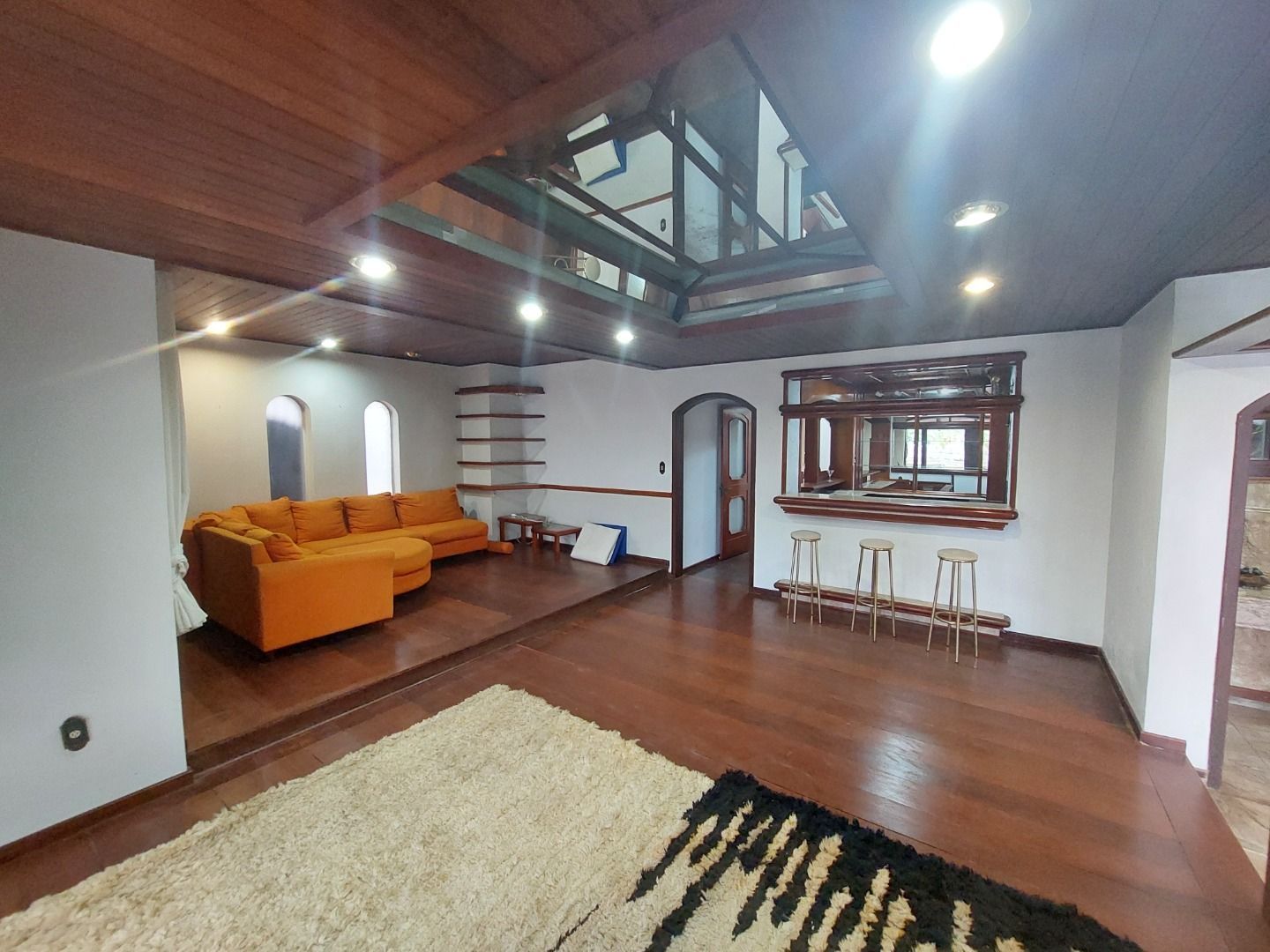 Casa para alugar com 5 quartos, 382m² - Foto 9