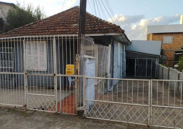 Casa à venda com 5 quartos, 120m² - Foto 1