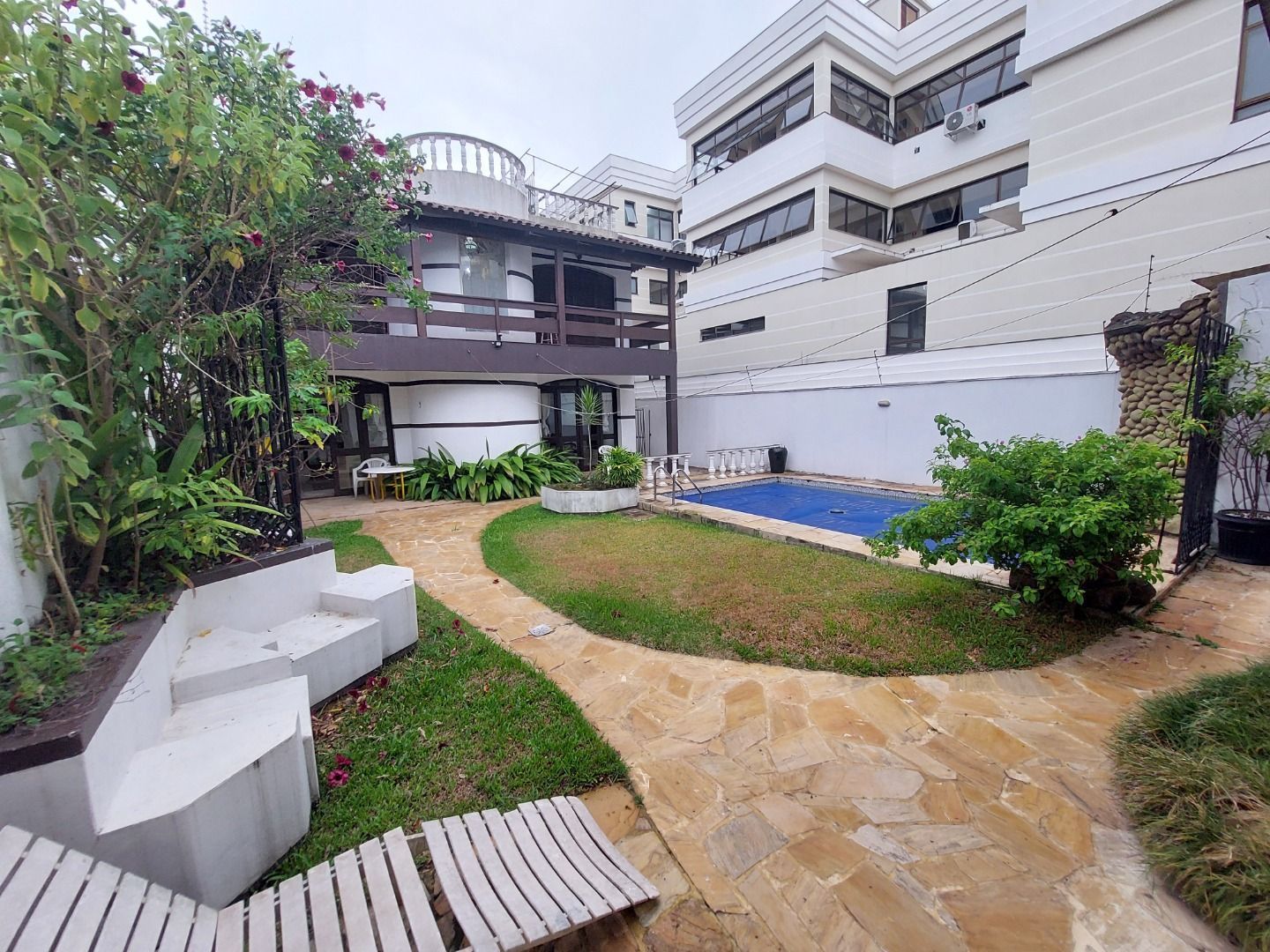 Casa para alugar com 5 quartos, 382m² - Foto 69