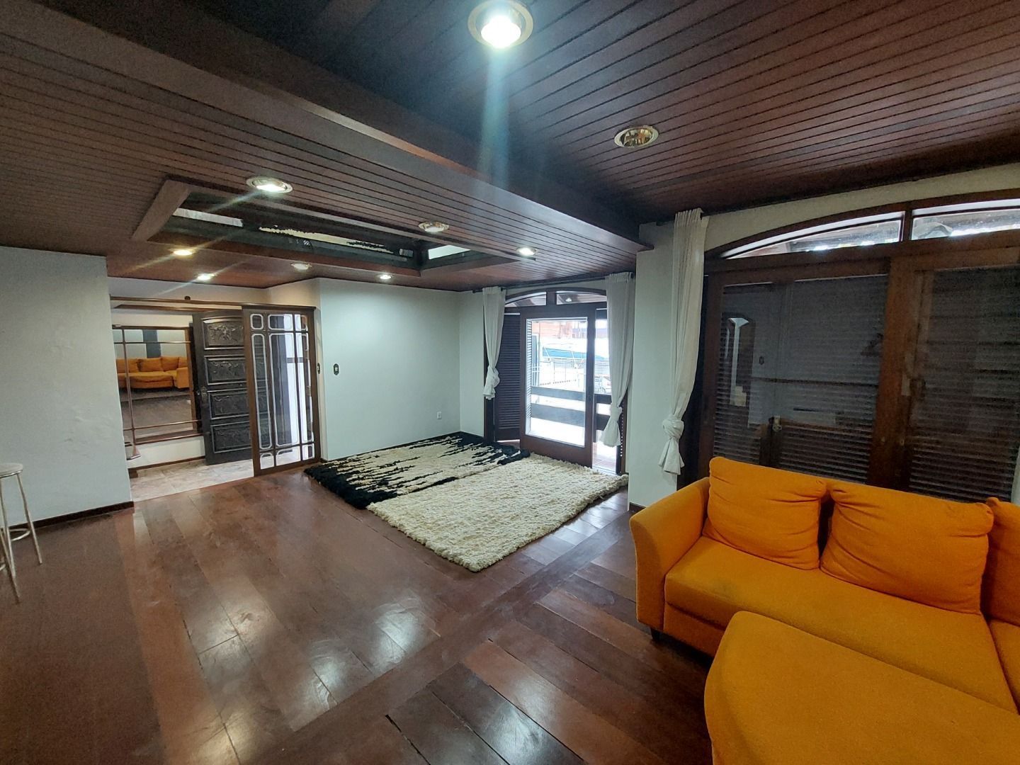Casa para alugar com 5 quartos, 382m² - Foto 6
