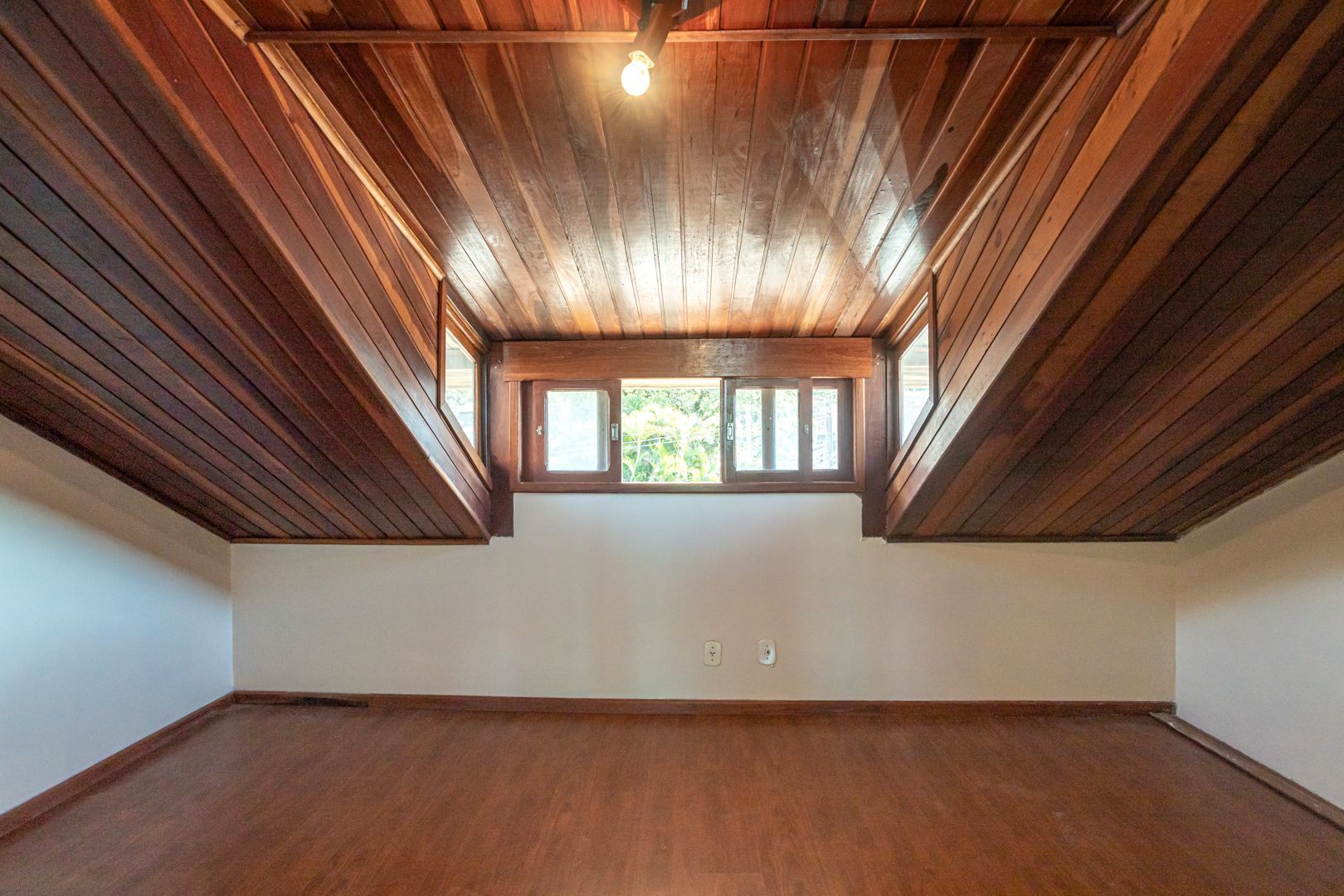 Casa para alugar com 4 quartos, 196m² - Foto 29