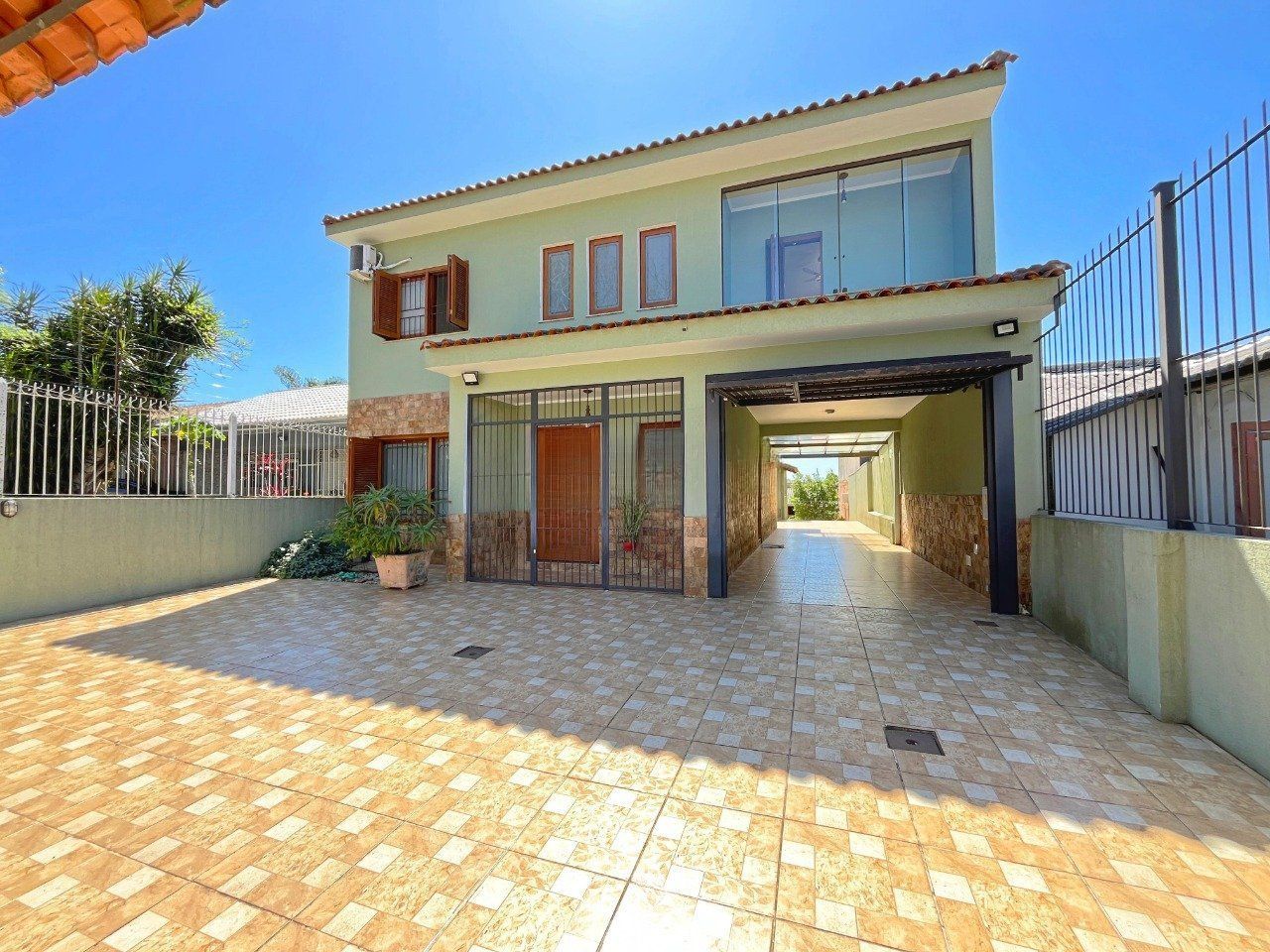Casa à venda com 6 quartos, 344m² - Foto 1