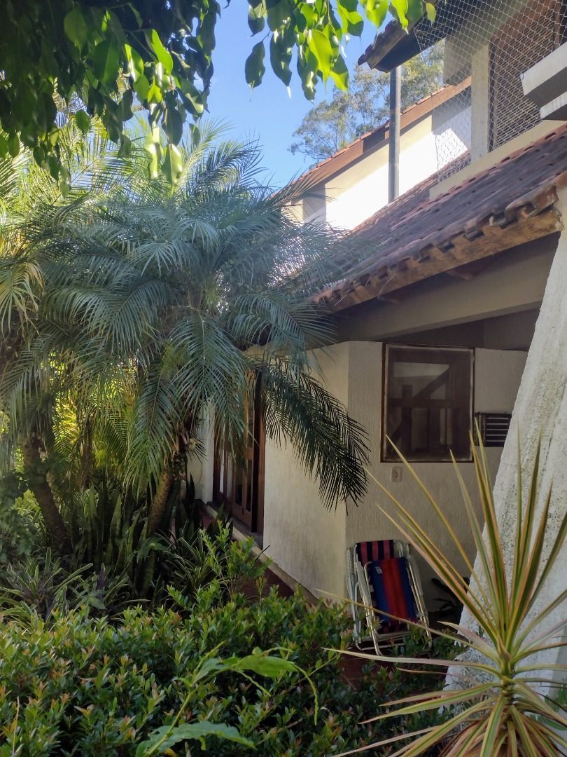 Casa à venda com 4 quartos, 221m² - Foto 2