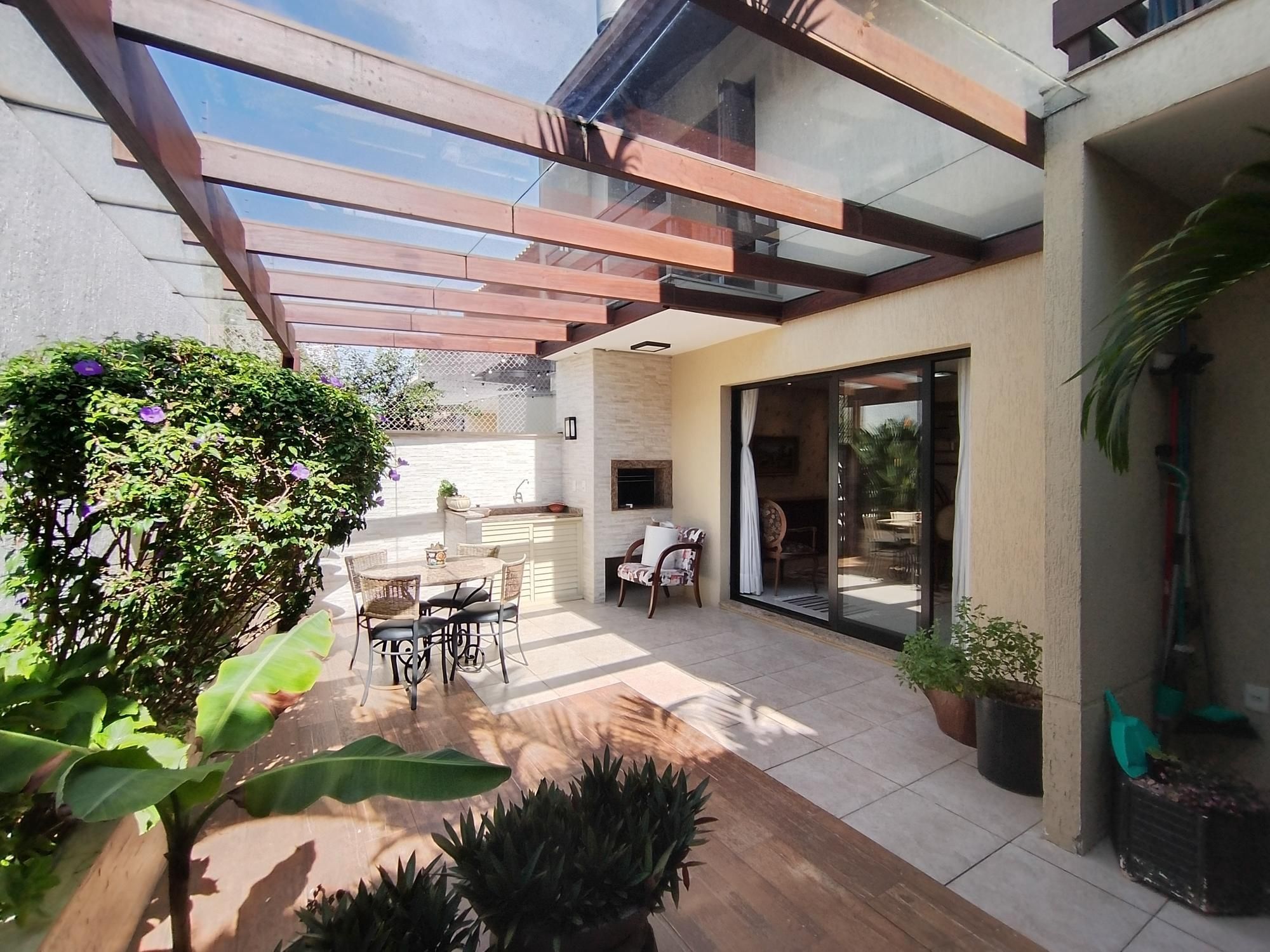 Casa, 3 quartos, 241 m² - Foto 1