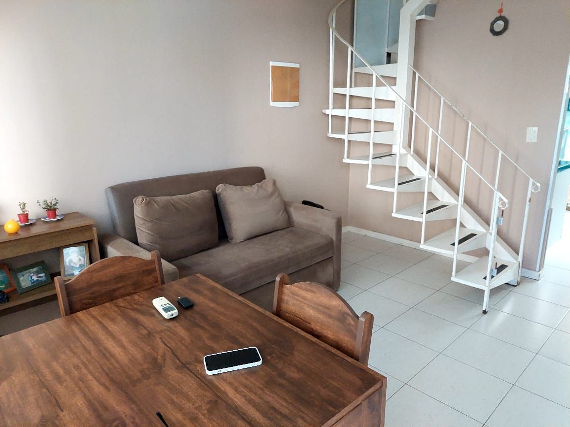 Casa à venda com 3 quartos, 92m² - Foto 2