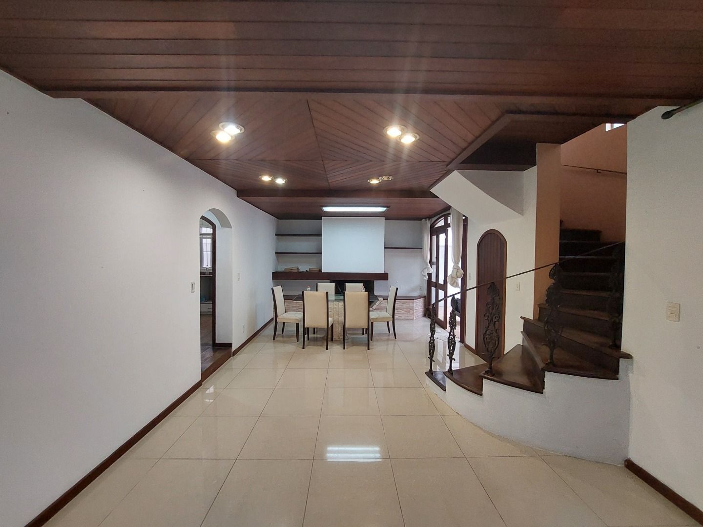 Casa para alugar com 5 quartos, 382m² - Foto 18